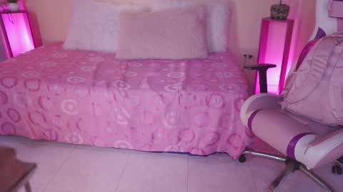 Meggie 1J online show from November 24, 2025, 11:04 pm