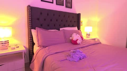 meiis3 online show from November 11, 2025, 10:21 pm