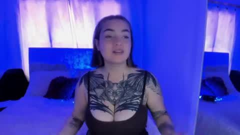 Snapshot of meily_oficial chatting on August 4, 2026, 9:17 pm IG soymeily oficial online show from August 4, 2026, 9:17 pm