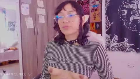 Melissa  -  -  Please help me to reach 100 thumbs up online show from October 21, 2025, 7:58 pm