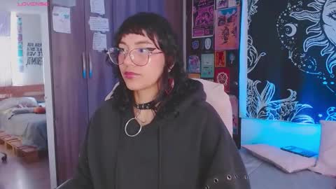 Melissa  -  -  Please help me to reach 100 thumbs up online show from November 6, 2025, 4:30 pm