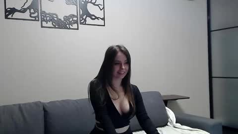 Snapshot of meladams chatting on December 16, 2024, 12:04 am meladams online show from December 16, 2024, 12:04 am