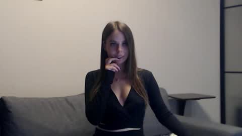 Snapshot of meladams chatting on September 20, 2025, 8:21 pm meladams online show from September 20, 2025, 8:21 pm