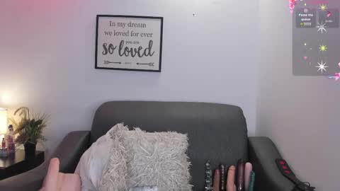 melan_owen online show from September 10, 2025, 11:21 am