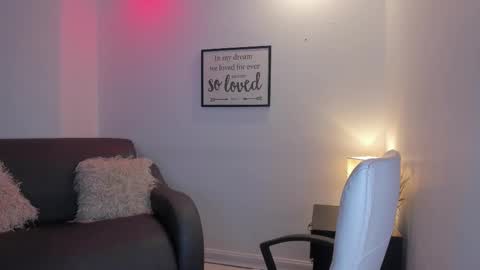 melan_owen online show from November 25, 2025, 11:10 am