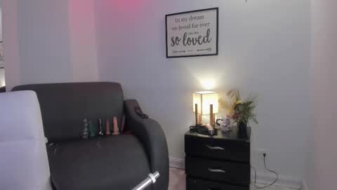 Snapshot of melan_owen chatting on January 10, 2026, 11:01 am melan_owen online show from January 10, 2026, 11:01 am