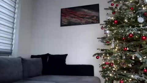Snapshot of melani_a chatting on December 10, 2024, 12:38 pm Melania online show from December 10, 2024, 12:38 pm