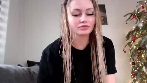 Snapshot of melani_a chatting on January 20, 2025, 12:39 pm Melania online show from January 20, 2025, 12:39 pm