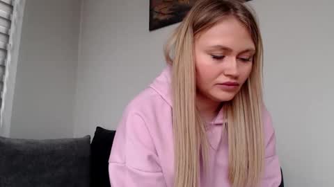 Snapshot of melani_a chatting on March 8, 2025, 11:48 am Melania online show from March 8, 2025, 11:48 am