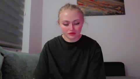 Melania online show from December 19, 2025, 7:21 pm