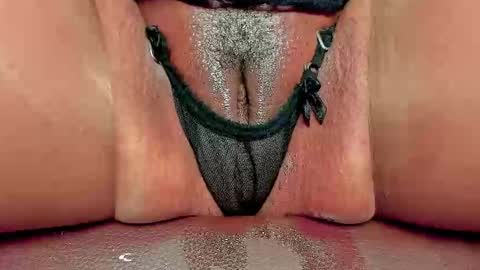 Snapshot of melania_browis chatting on November 18, 2025, 11:25 am Melania online show from November 18, 2025, 11:25 am