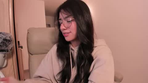 Snapshot of melanie_owo chatting on January 15, 2026, 12:04 am Melanie online show from January 15, 2026, 12:04 am