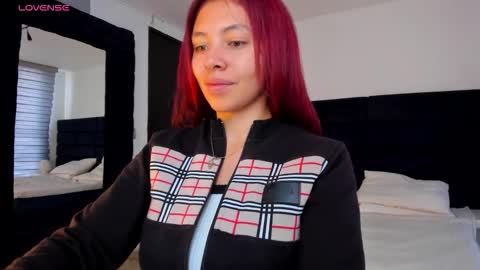 Snapshot of melanie_roux_ chatting on January 6, 2026, 12:20 pm Melanie roux online show from January 6, 2026, 12:20 pm