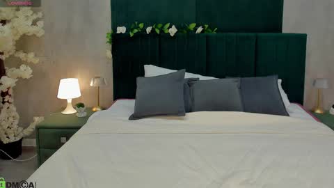 Melanie online show from November 24, 2025, 1:05 am