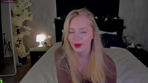 Melanie online show from November 29, 2025, 11:30 pm