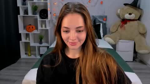 MelanieAlves online show from October 14, 2025, 12:28 pm