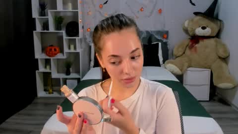 MelanieAlves online show from October 15, 2025, 12:38 pm