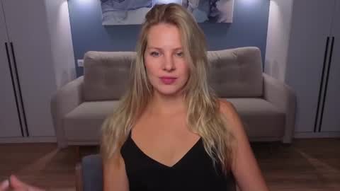 Melanie Bennett online show from July 28, 2026, 8:54 am