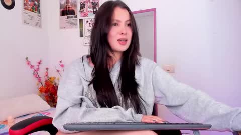 Snapshot of melanieev chatting on March 17, 2026, 5:38 pm mel online show from March 17, 2026, 5:38 pm
