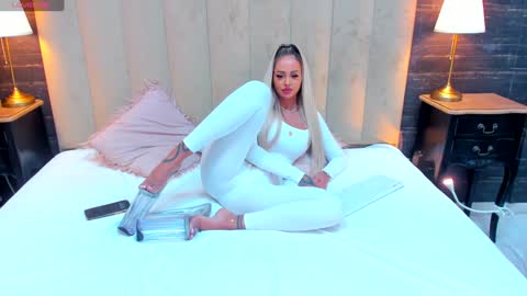 Snapshot of melanielexxx chatting on December 19, 2024, 6:45 pm OF melanielexxx online show from December 19, 2024, 6:45 pm