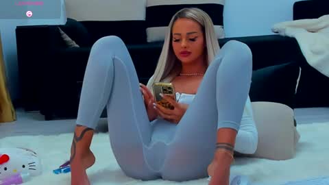 Snapshot of melanielexxx chatting on January 6, 2025, 5:49 pm OF melanielexxx online show from January 6, 2025, 5:49 pm