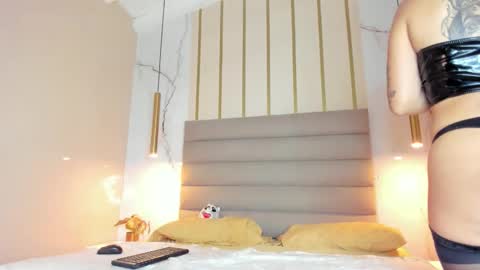 Melanie Roux online show from January 16, 2026, 8:02 pm