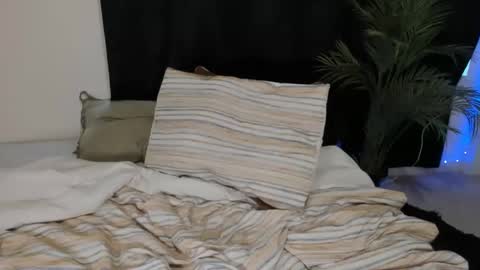 Snapshot of melaninmelanix chatting on January 22, 2025, 5:28 pm melaninmelanix online show from January 22, 2025, 5:28 pm