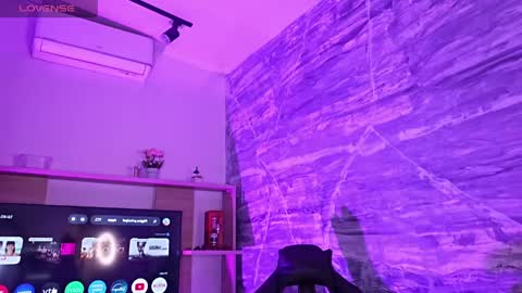 Snapshot of melanny_luv chatting on April 5, 2026, 9:45 pm MelanyLuv online show from April 5, 2026, 9:45 pm