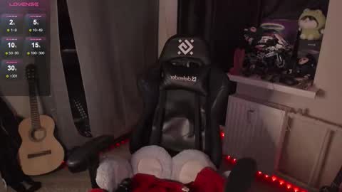 Ash online show from September 19, 2025, 1:07 am