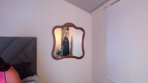 Snapshot of melany_ari chatting on December 17, 2025, 2:50 am Melany online show from December 17, 2025, 2:50 am