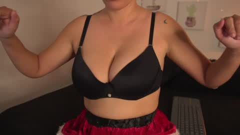 Snapshot of melany_riccii chatting on December 4, 2024, 10:51 pm melany online show from December 4, 2024, 10:51 pm
