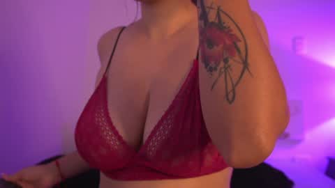 Snapshot of melany_riccii chatting on December 18, 2024, 11:34 am melany online show from December 18, 2024, 11:34 am