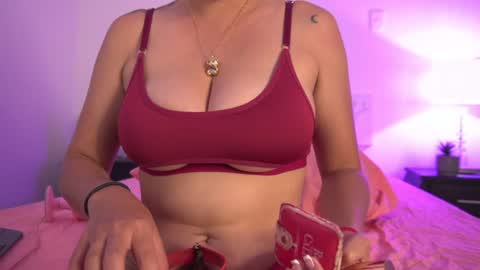 Snapshot of melany_riccii chatting on January 2, 2025, 8:24 pm melany online show from January 2, 2025, 8:24 pm