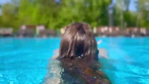 Adel online show from October 18, 2025, 7:31 am