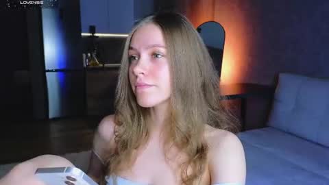 Melee Eva - Thumbs Up please  online show from July 23, 2026, 7:17 am