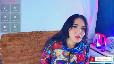    Independent model online show from November 9, 2025, 3:49 am