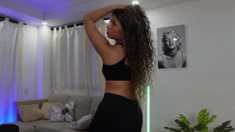 Snapshot of melina_smith1 chatting on January 17, 2025, 11:18 pm MelinaSmith online show from January 17, 2025, 11:18 pm