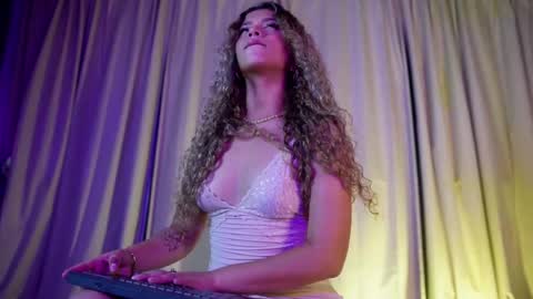 MelinaSmith  online show from May 2, 2026, 10:37 pm
