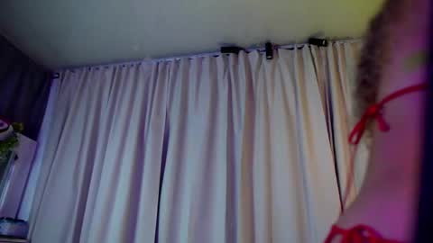 MelinaSmith  online show from May 3, 2026, 9:43 pm