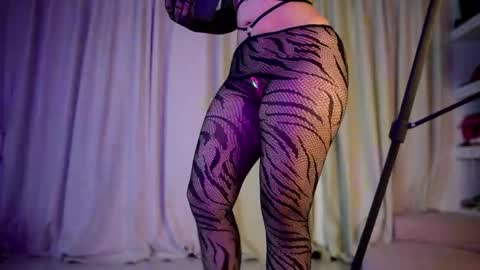 MelinaSmith  online show from May 22, 2026, 5:51 pm