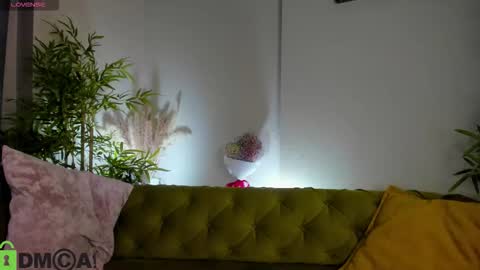 Snapshot of melisa_violet chatting on November 8, 2025, 1:17 am melisa_violet online show from November 8, 2025, 1:17 am