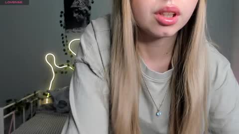 Snapshot of melissa_sshy chatting on December 23, 2024, 5:17 am Melissa HOT CONTENT HERE online show from December 23, 2024, 5:17 am