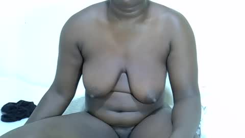 Snapshot of mellanine_ebony chatting on January 13, 2026, 8:30 am mellanine_ebony online show from January 13, 2026, 8:30 am