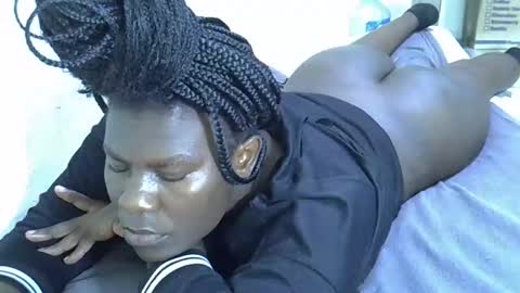 Snapshot of mellanine_ebony chatting on February 19, 2026, 1:01 am mellanine_ebony online show from February 19, 2026, 1:01 am