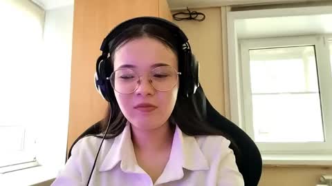 mellieyamazaki online show from June 1, 2026, 9:55 am