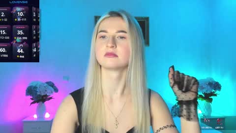 Snapshot of mellina_tey chatting on December 17, 2024, 8:54 pm Mellina online show from December 17, 2024, 8:54 pm