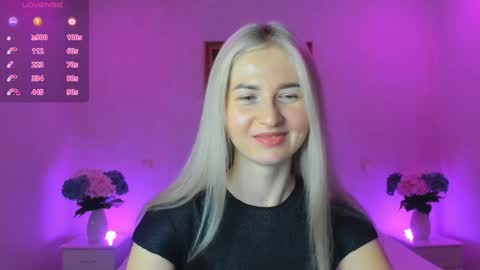Snapshot of mellina_tey chatting on January 2, 2025, 10:33 pm Mellina online show from January 2, 2025, 10:33 pm