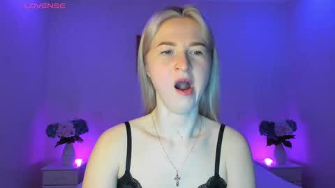 Snapshot of mellina_tey chatting on March 8, 2025, 9:40 pm Mellina online show from March 8, 2025, 9:40 pm
