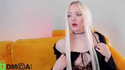 Snapshot of mellisa_louis chatting on February 16, 2026, 1:07 pm Mellisa Louis online show from February 16, 2026, 1:07 pm