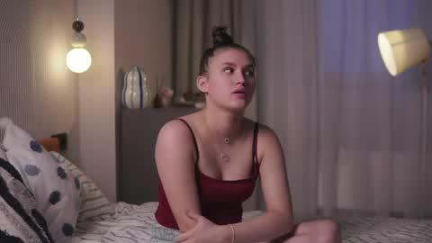 Lia online show from April 13, 2026, 3:28 pm